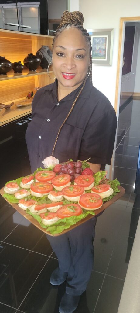 event staff passing hor 'douerves